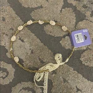 A adjustable flower headband